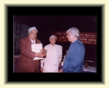 award2_L.jpg (14946 bytes)