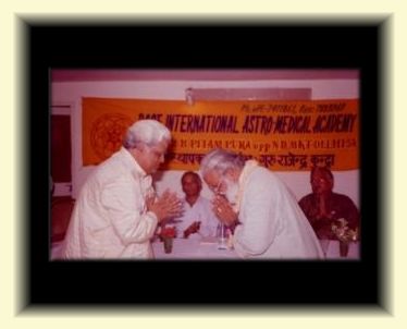 conf1_L.jpg (15921 bytes)